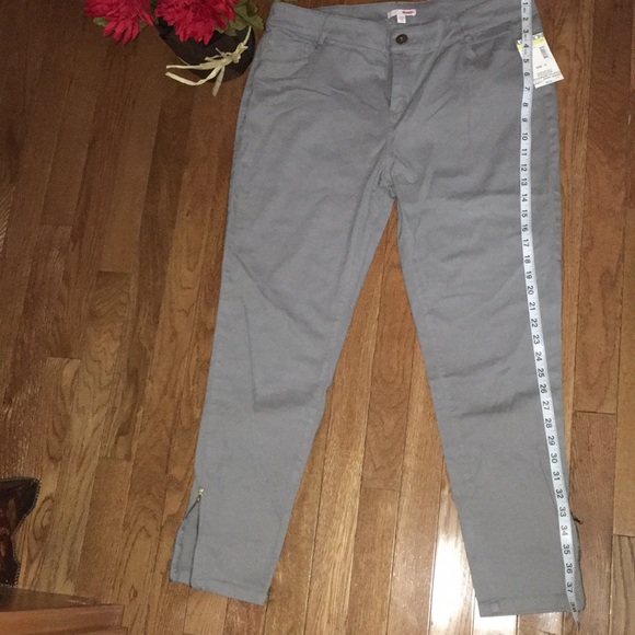 HOST 🌟PICK 👖Bongo ankle jeans 👖 - Picture 4 of 7